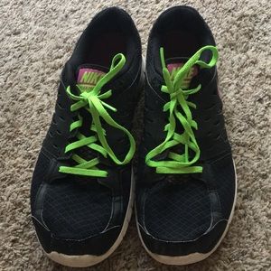 Nike running tennis shoes